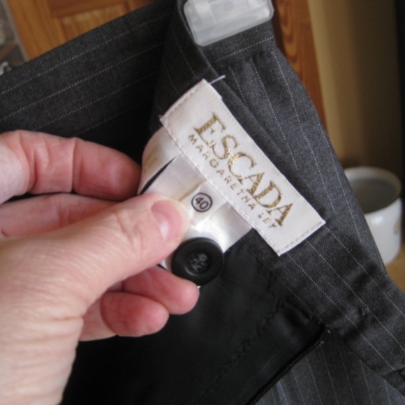 Escada grey pinstripe skirt - Picture 7 of 7